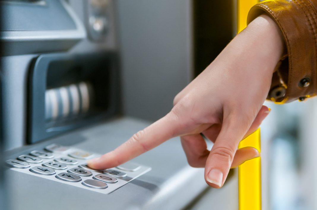 Банк России ввел в обращение обновленные банкноты номиналом 1000 и 5000 рублей