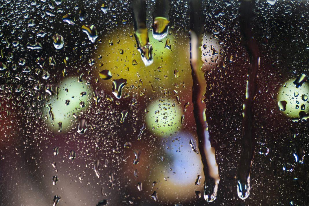 Дождь подкрался незаметно: эти простые шаги помогут избежать простуды, если вы попали под ливень