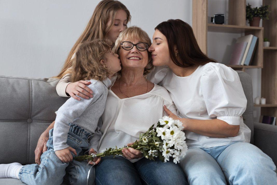 Дата и история самого трогательного праздника: когда отмечаем День матери в 2023 году и что подарить самым важным и любимым женщинам
