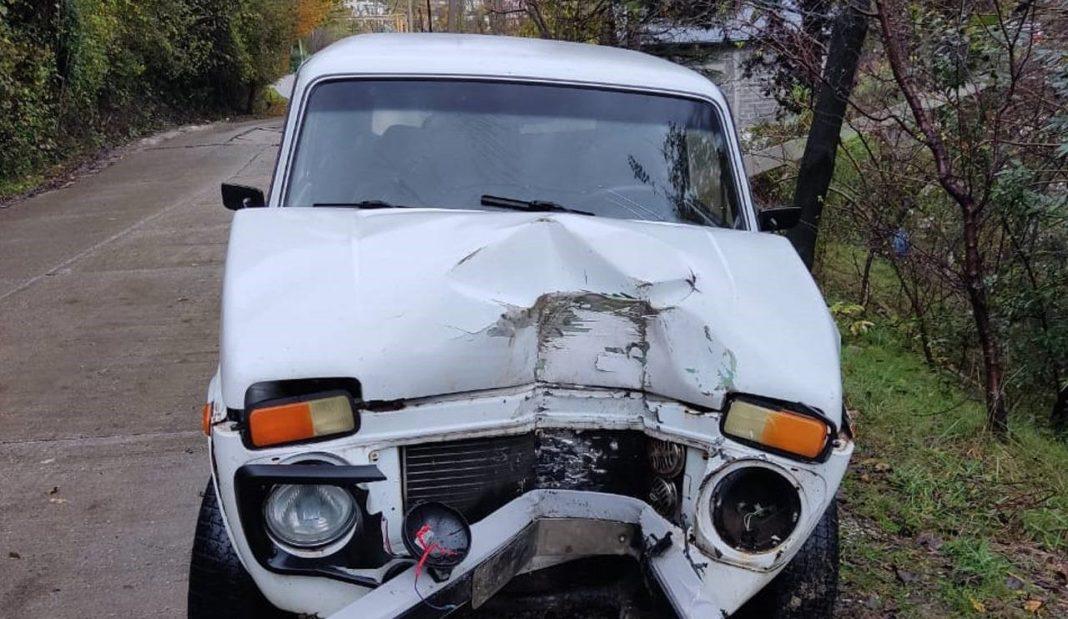 «Нива» впечаталась в опору электропередач: жители нескольких сел и улиц в Сочи остались теперь без света