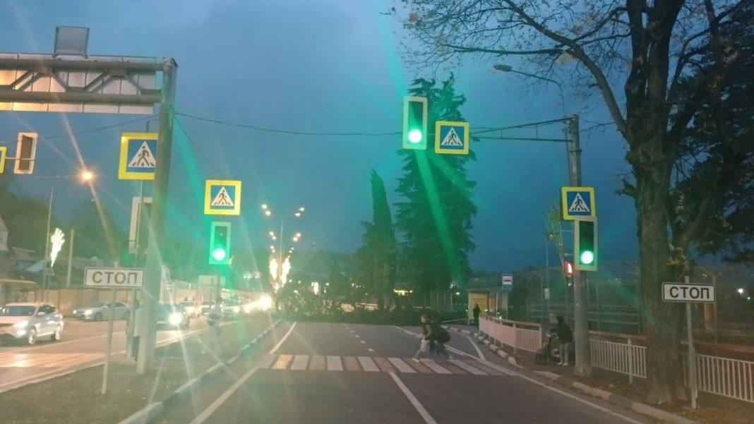 Эта дорога в Сочи перекрыта в результате шторма