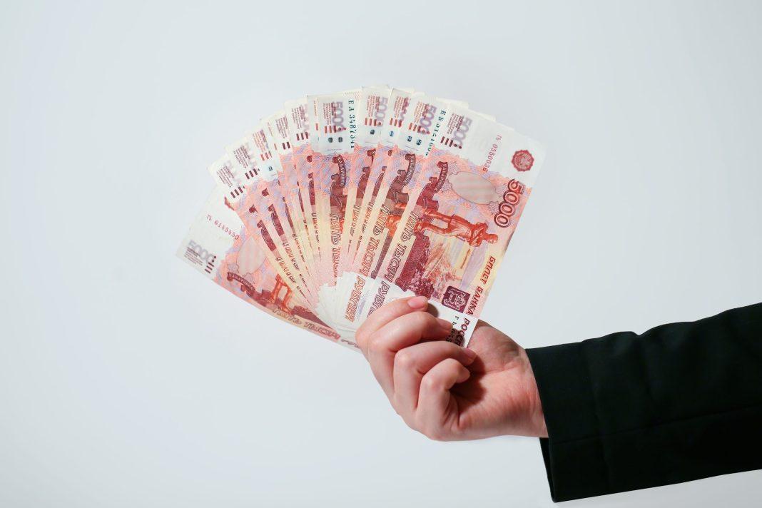 Президент подписал закон об увеличении МРОТ в 2024 году