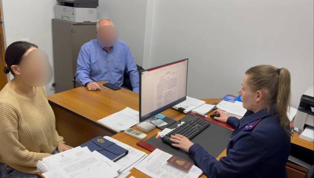 Связала своего двухлетнего ребенка и выливала ему на голову воск: в Сочи на туристку-сектантку из Москвы завели уголовное дело