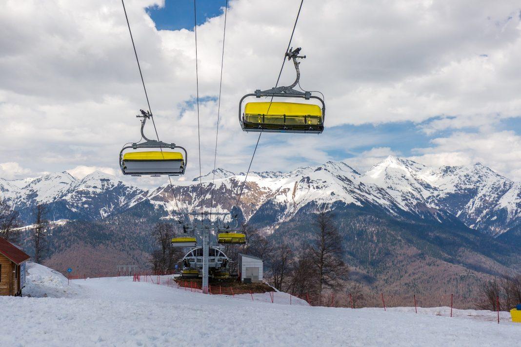 Кувыркаться в сугробах: 50 см свежего снега выпало в горах Сочи