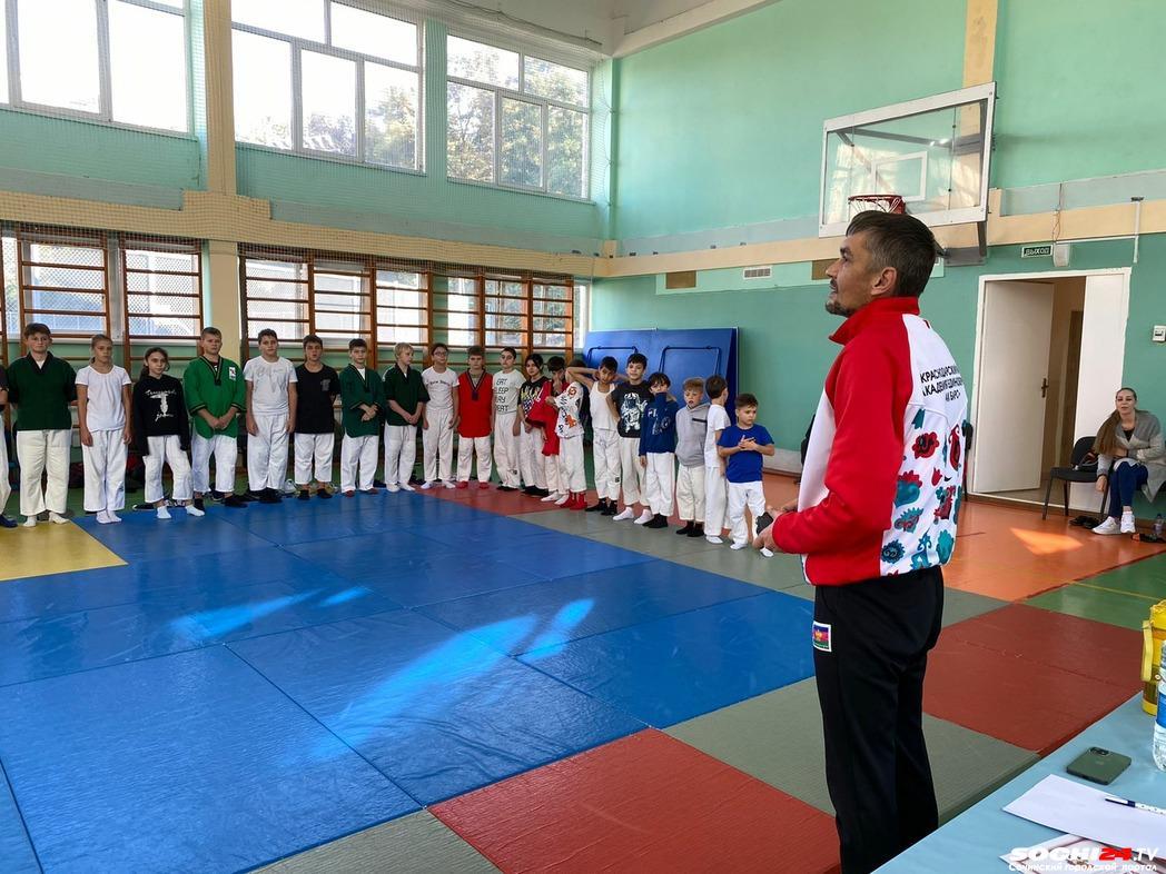 Сила, выносливость и упорство: в Сочи 120 спортсменов собрались на соревнованиях по корэш