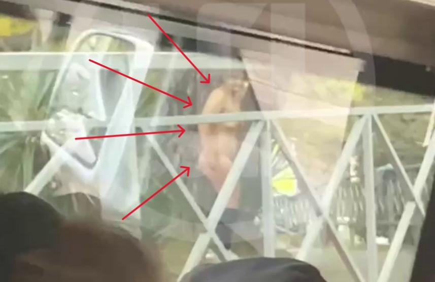 В Сочи выдался слишком жаркий декабрь: женщина разгуливала в одних трусах по центру курорта (видео)