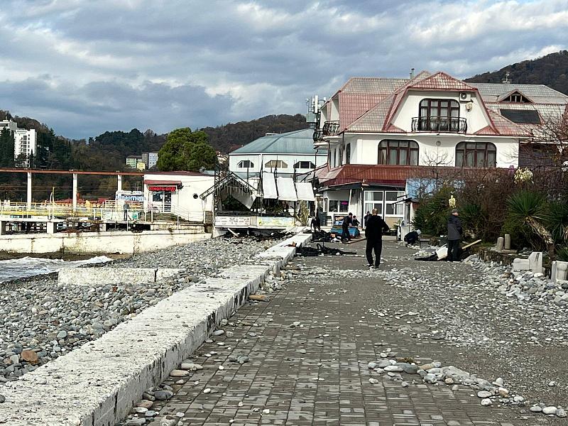 Когда начнут открываться пляжи в Сочи после шторма?