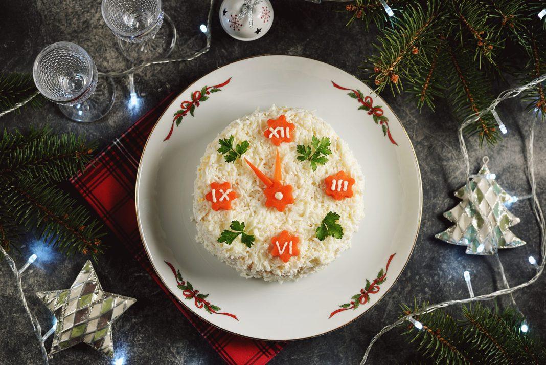 Эксперт рассказала, сколько может хранится салат с майонезом в холодильнике