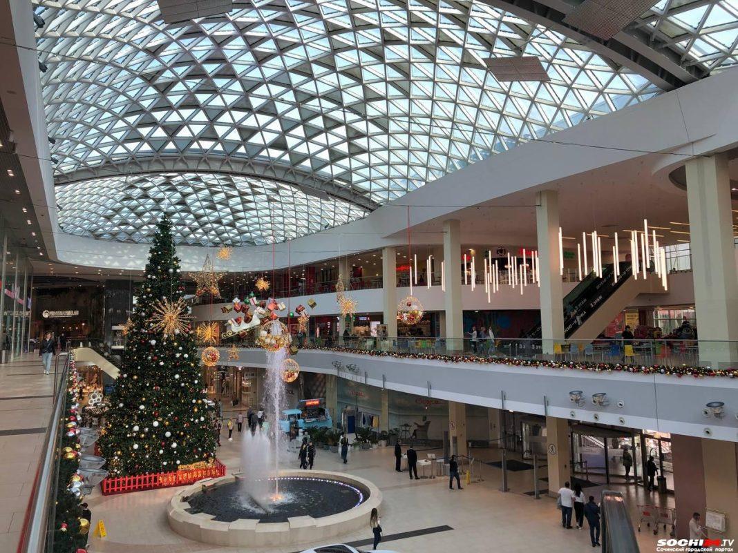 Новогодние тренды 2024: сколько денег жители Сочи потратят на подарки