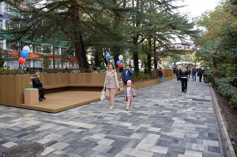 В Сочи торжественно открыли улицу Парковую после ремонта