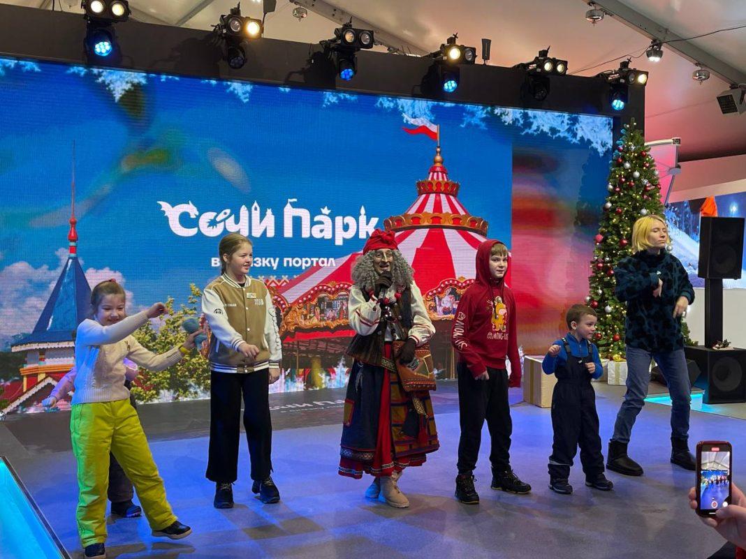 Баба Яга из Сочи Парка выступила на форуме «Россия» на ВДНХ