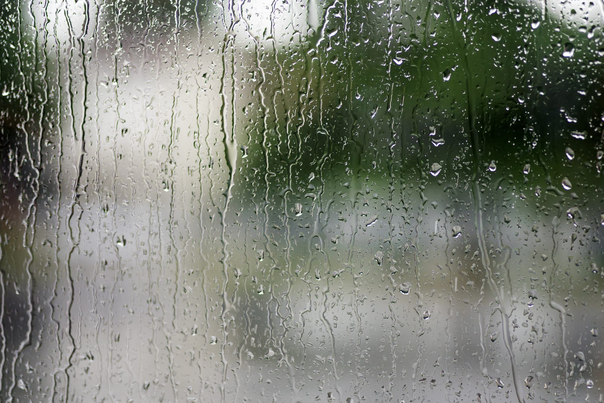 Rain effect. Капли на стекле. Стекло с эффектом дождя. Окно с каплями дождя. Капли дождя на окне.