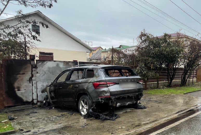 Пенсионер сжег машину соседа и пойдет под суд в Сириусе