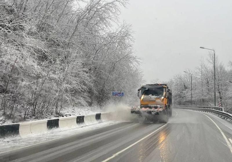 В горном кластере Сочи ведутся работы по расчистке дорог