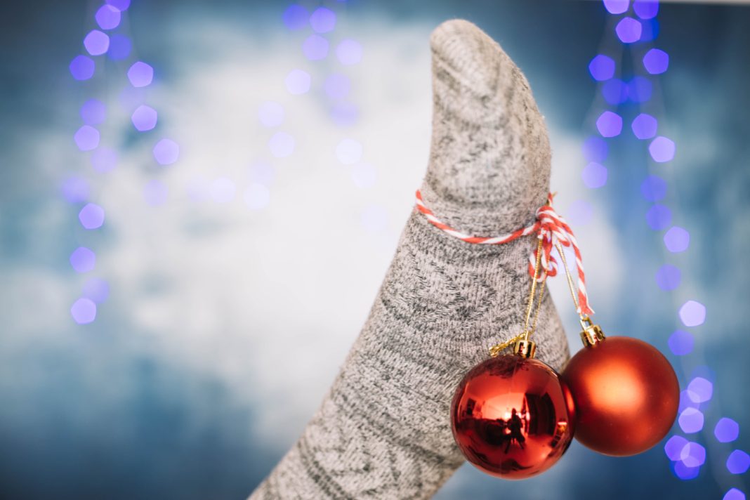 Носки, сувениры и деньги: сочинцы назвали худшие новогодние подарки