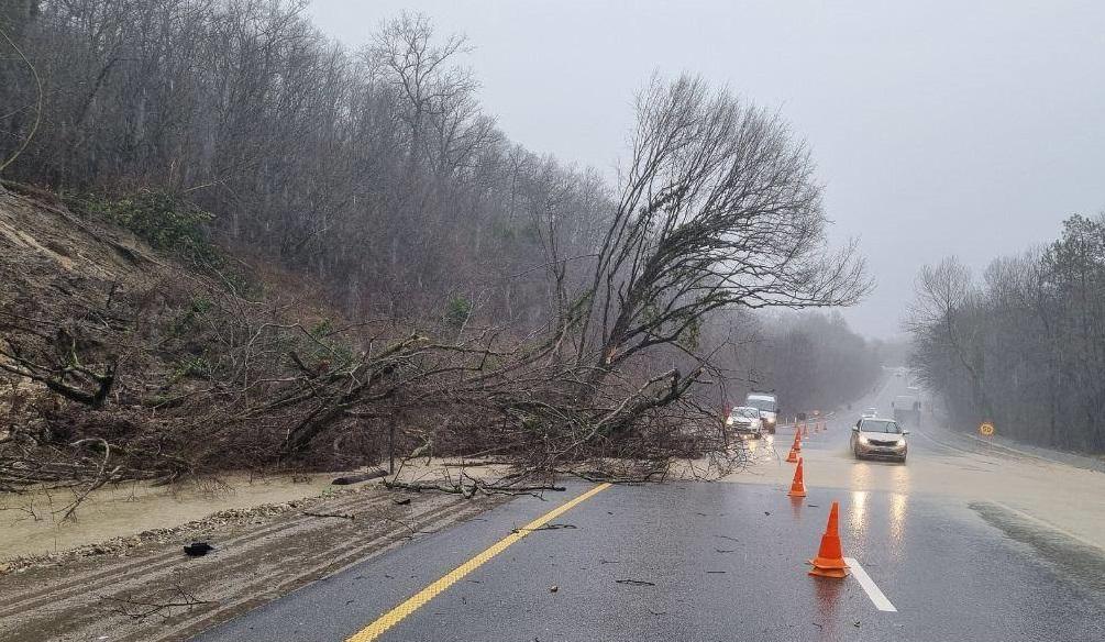 Сель сошёл на трассу М-4 «Дон» в Туапсинском районе края