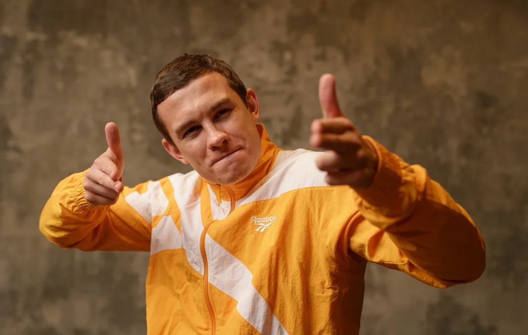 Звезда сериала «Слово пацана» снимается в фильме в Сочи — видео