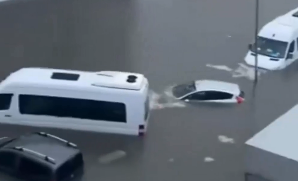 Потоп в Анталье: закрыты школы, транспортное сообщение приостановлено