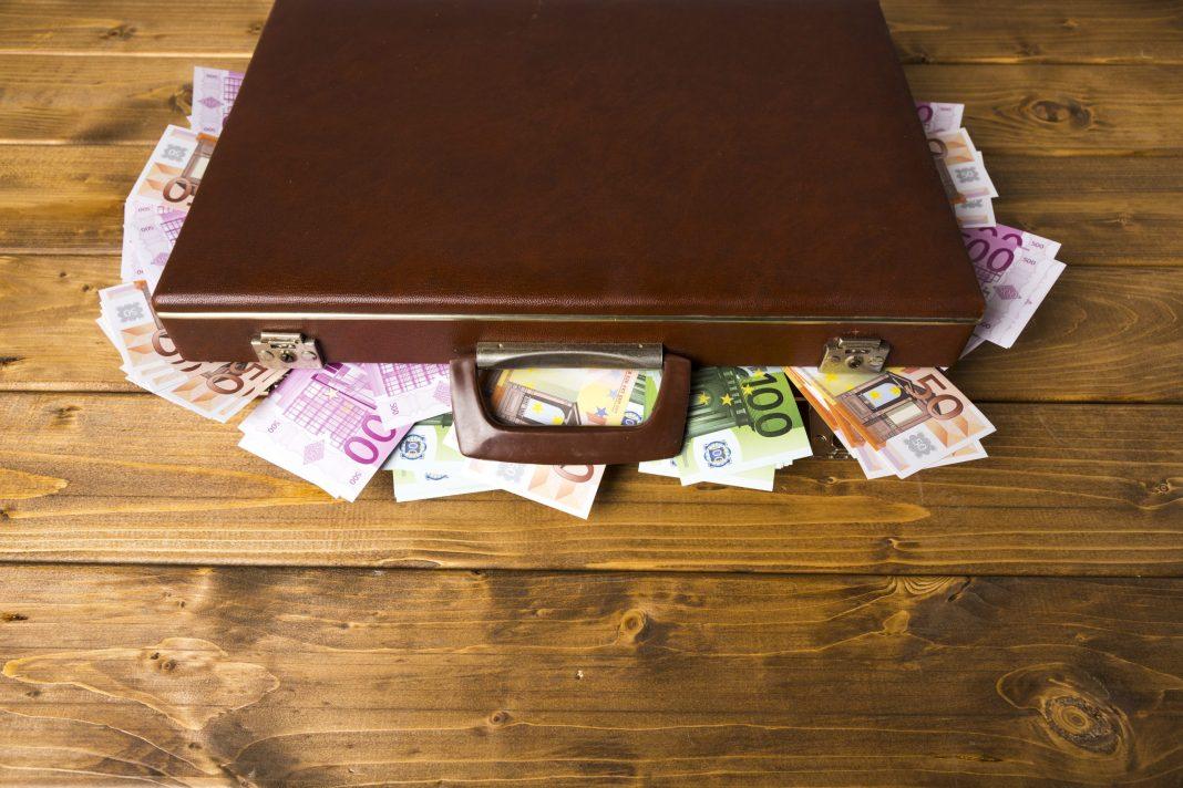 Житель Краснодара почти похитил более 5 миллиардов рублей