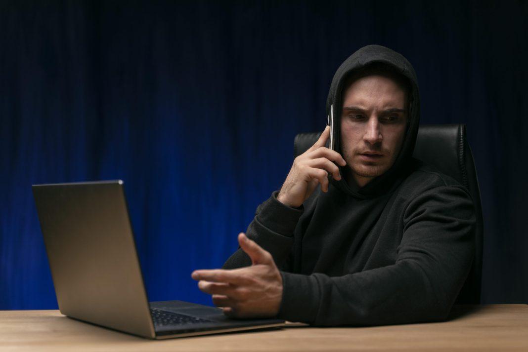 Мужчина обманул новых клиентов на 500 000 рублей, чтобы расплатиться со старыми