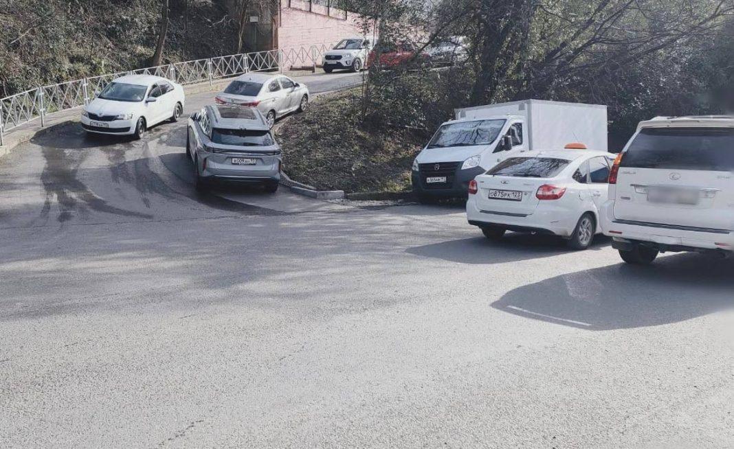 В Сочи внедорожник сбил 10-летнего мальчика на самокате