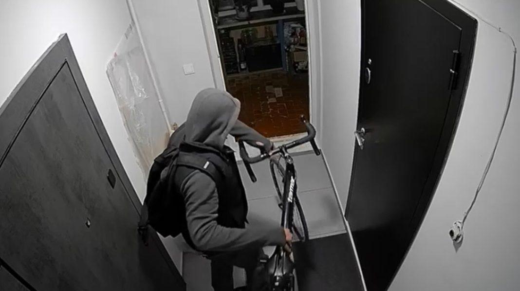 Крал велосипеды. Серийного подъездного вора задержали в Сочи