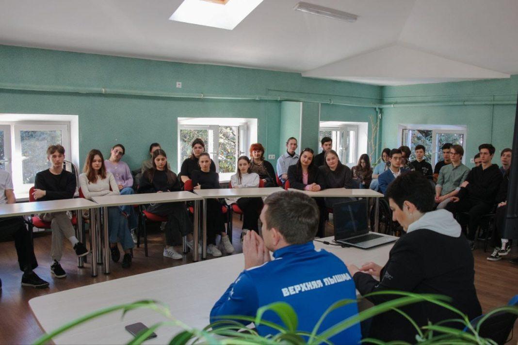 Студенты УЭТК СГУ встретились с двукратным чемпионом мира по самбо Тимуром Галлямовым