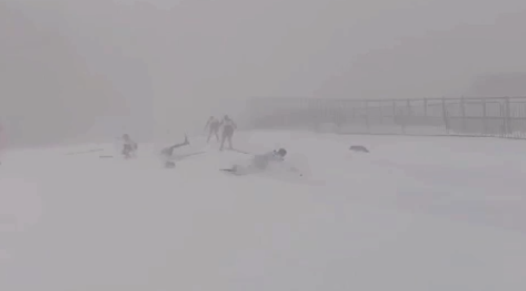 Девять лыжниц госпитализированы после массового столкновения на соревнованиях в Сочи — видео