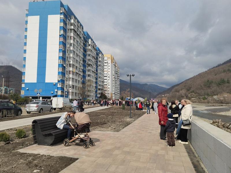 В Сочи после реконструкции открыли набережную реки Псезуапсе