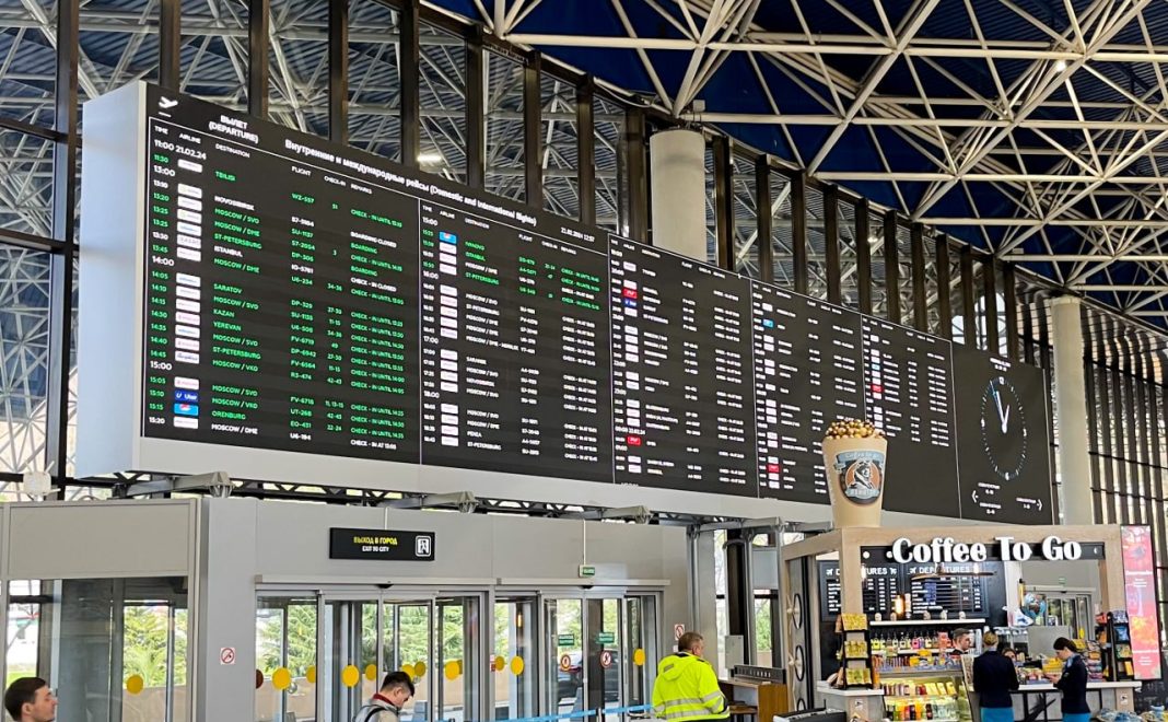 В аэропорту Сочи усилили меры безопасности после теракта в Москве