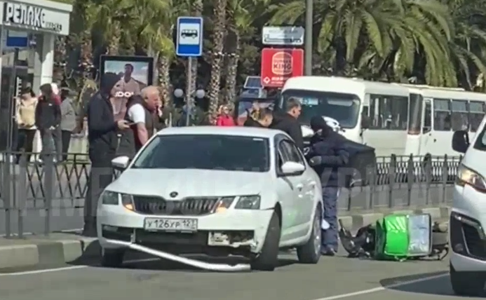 В центре Сочи произошла авария