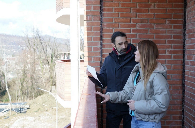 В Сочи семьи получили квартиры с видом на море