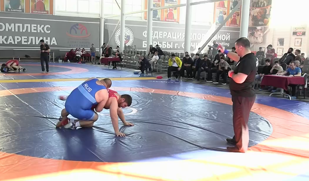 На базе спортивного комплекса имени Александра Карелина прошел Чемпионат ЮФО по вольной борьбе — видео