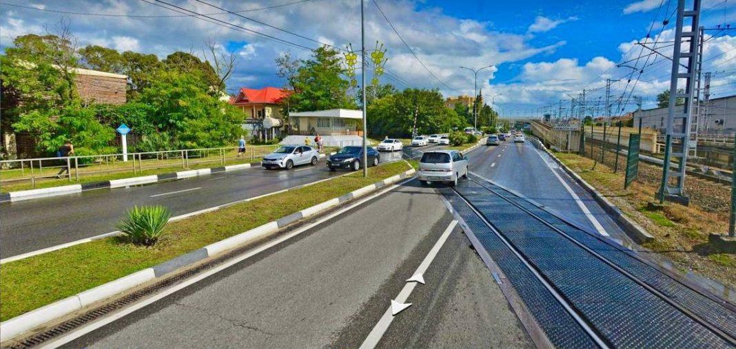 В Адлерском районе ремонтируют железнодорожный переезд