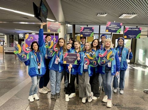 600 волонтеров из Сочи трудятся на Всемирном фестивале молодежи