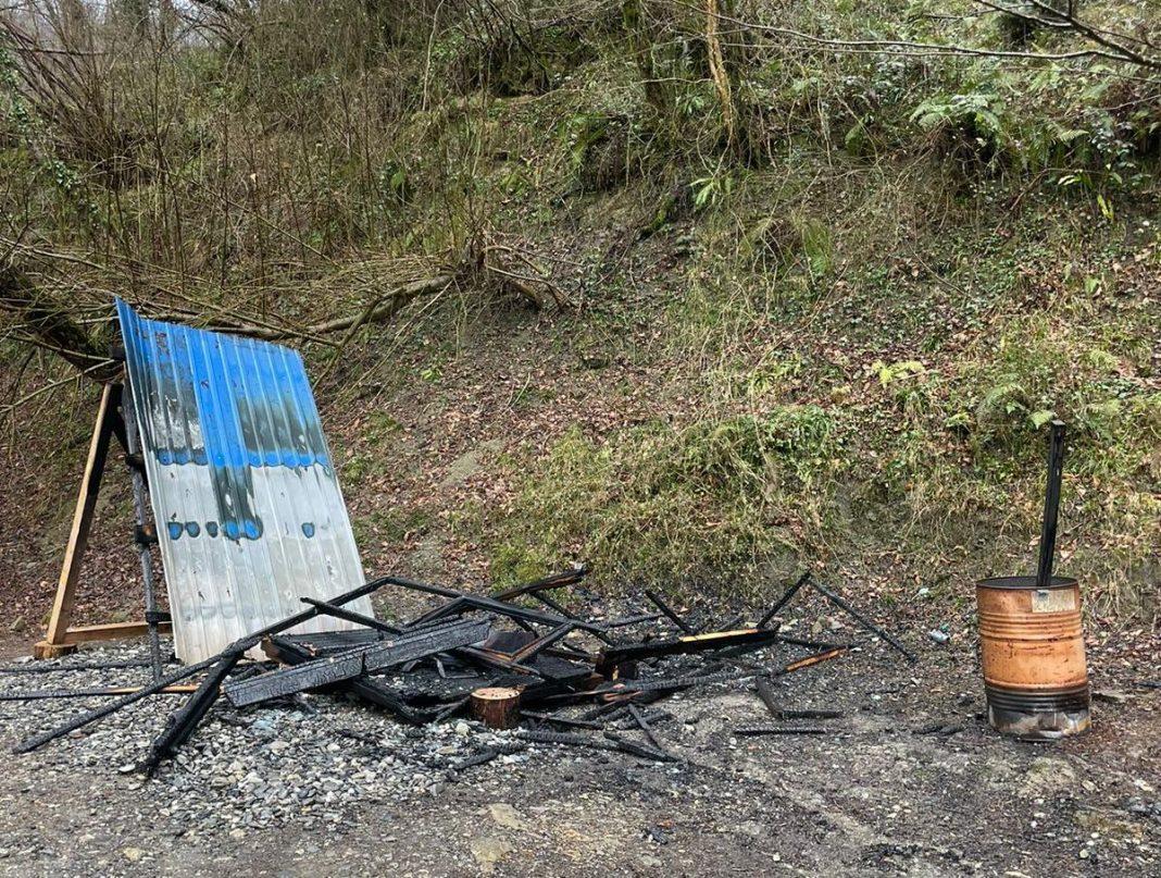 Сгорел КПП на входе в Барановский комплекс в Сочинском нацпарке: кто виноват?