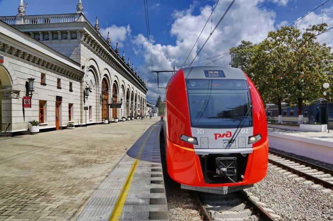 Скидки школьникам: РЖД на 50% снижает цену проезда в летние каникулы