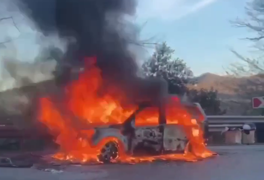 В Сочи сгорел автомобиль