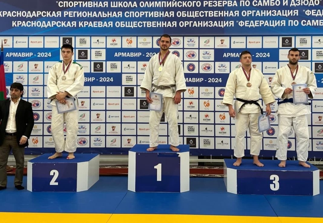 Мужская сборная Сочи по дзюдо взяла командное серебро на чемпионате края