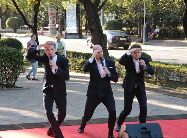 Вход свободный: артисты Сочинской филармонии выступят на уличных сценах