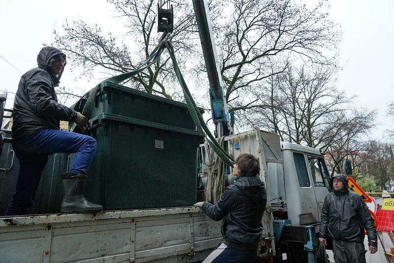 В Сочи устанавливают дополнительные мусорные контейнеры