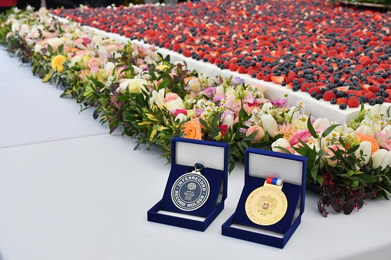 Рекорд России. В Сочи испекли самый большой торт — фото