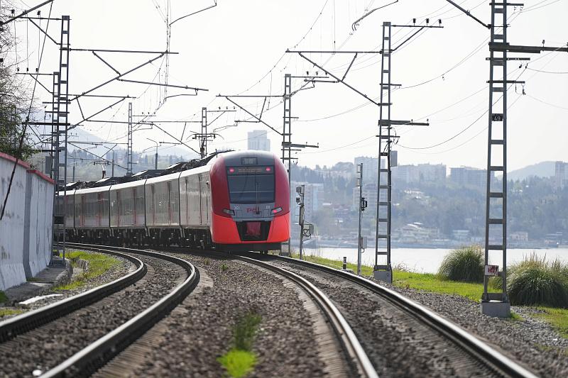 В Сочи завершается ликвидация ночного схода грунта на железную дорогу
