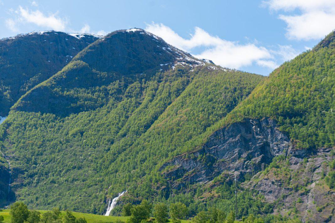 Почему Абхазия не может принимать больше туристов из России