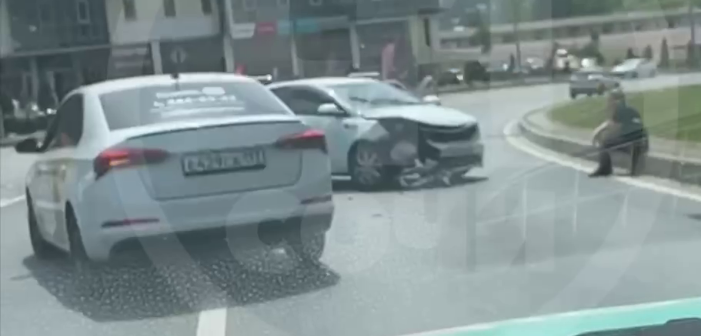 В Сочи столкнулись две иномарки