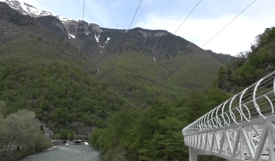 В Абхазии хотят закрыть смертельно опасные аттракционы на озере Рица