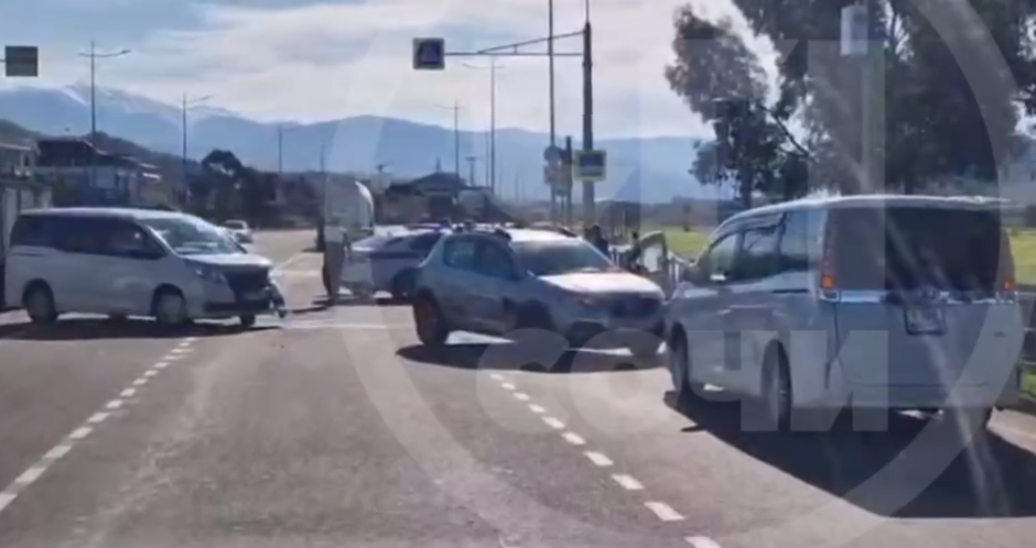 В Сириусе столкнулись три автомобиля