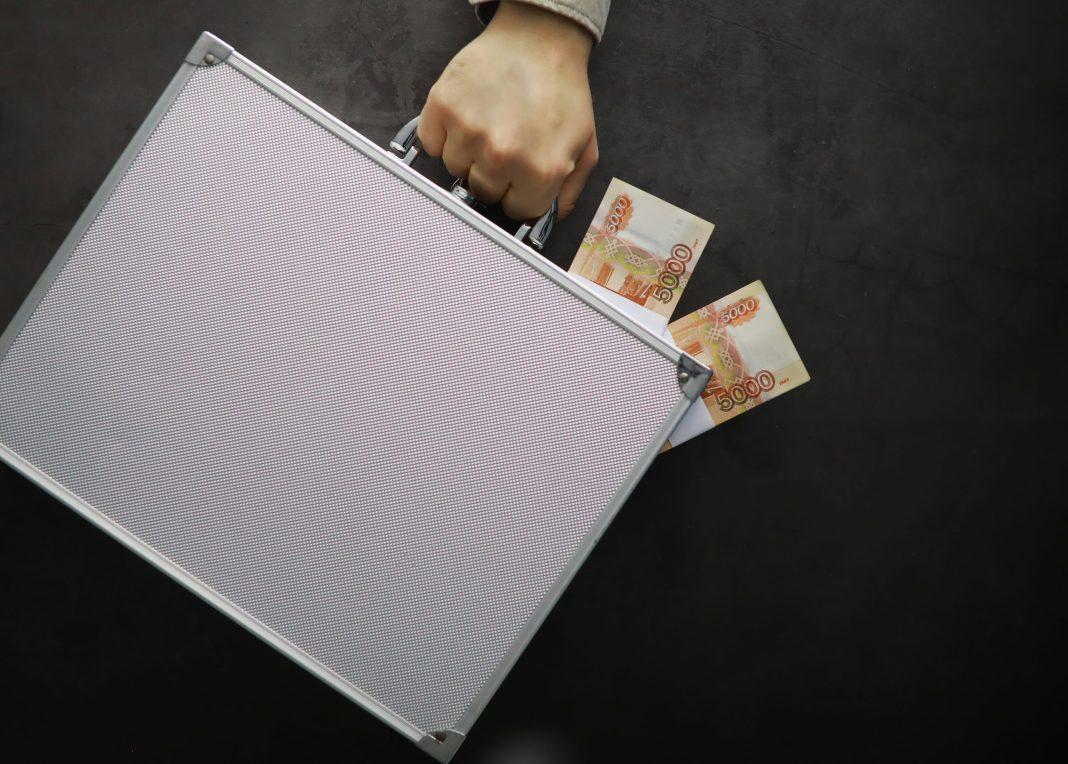 В Сочи гендиректор фирмы задолжал сотрудникам почти 1 млн рублей зарплаты