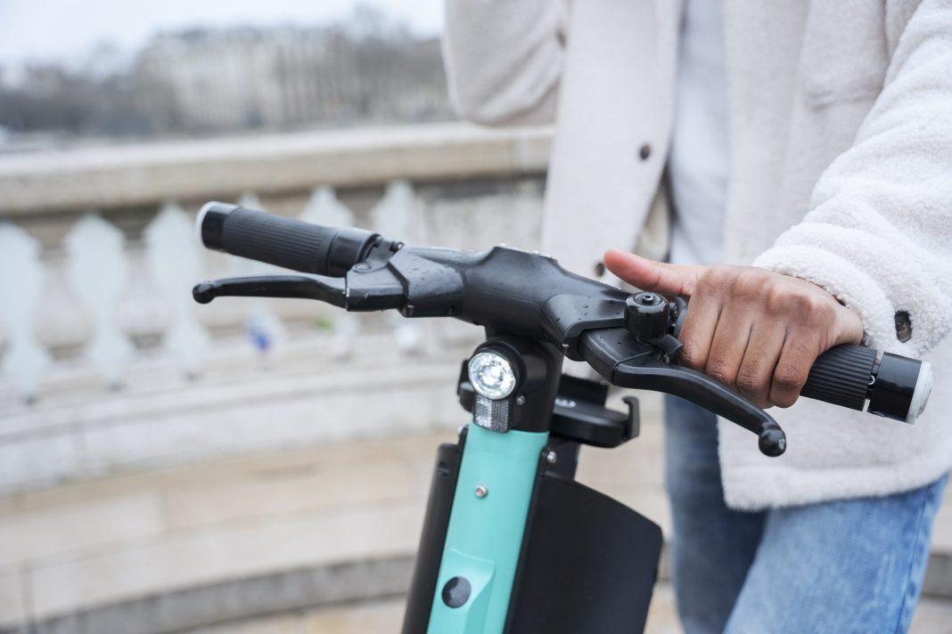 Будешь отвечать по всей строгости закона: в Сочи со 2 мая начнут эвакуировать электросамокаты