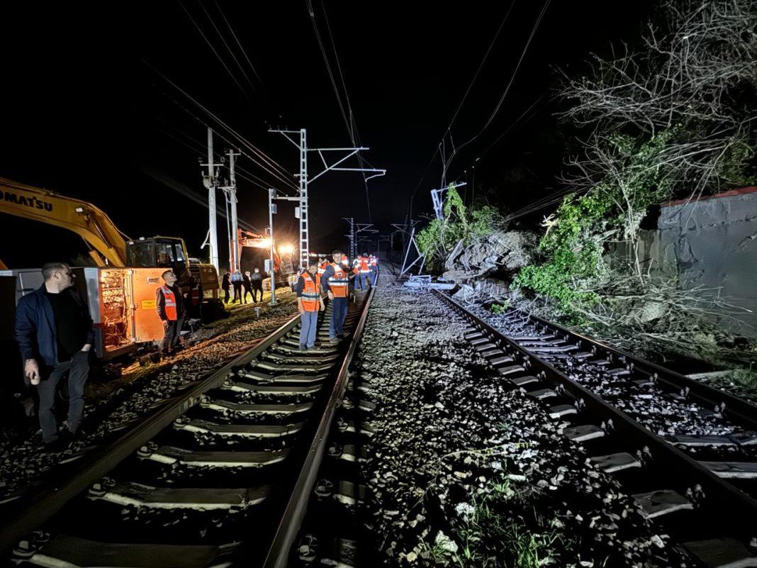 В Сочи на железнодорожном перегоне Дагомыс – Мамайка сошел оползень